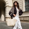 Taška přes rameno Reisenthel Shopper M leo vanilla_1
